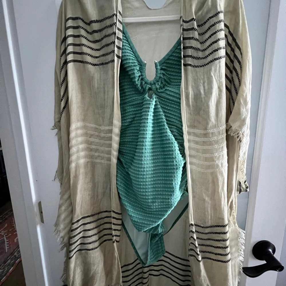 Striped Beige and Black Kimono~One Size Fits All - Picture 5 of 6